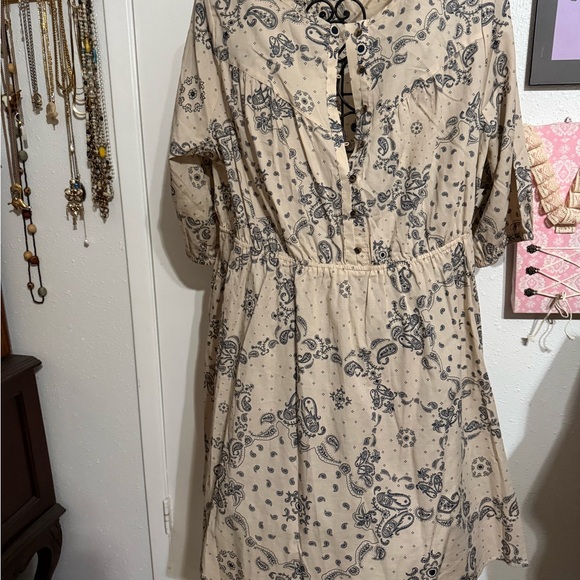 Multiple Dresses - Picture 5 of 5